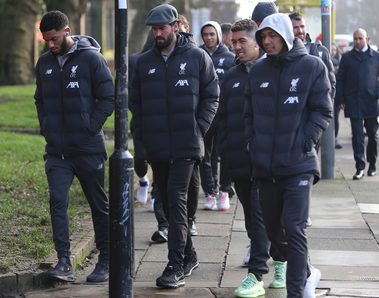 今日！NBA湖人VS老鹰，东契奇+詹姆斯出战成疑，CCTV5不转，两大平台直播