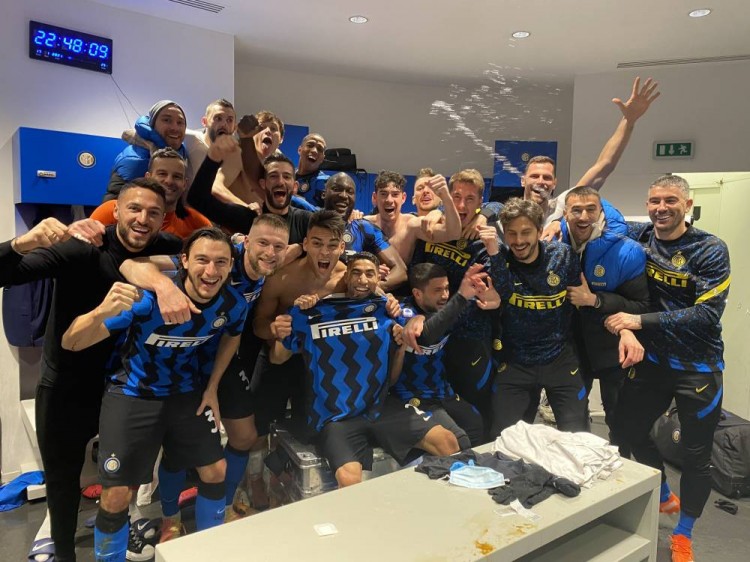 公测前1天，《鸣潮》全球多地登顶